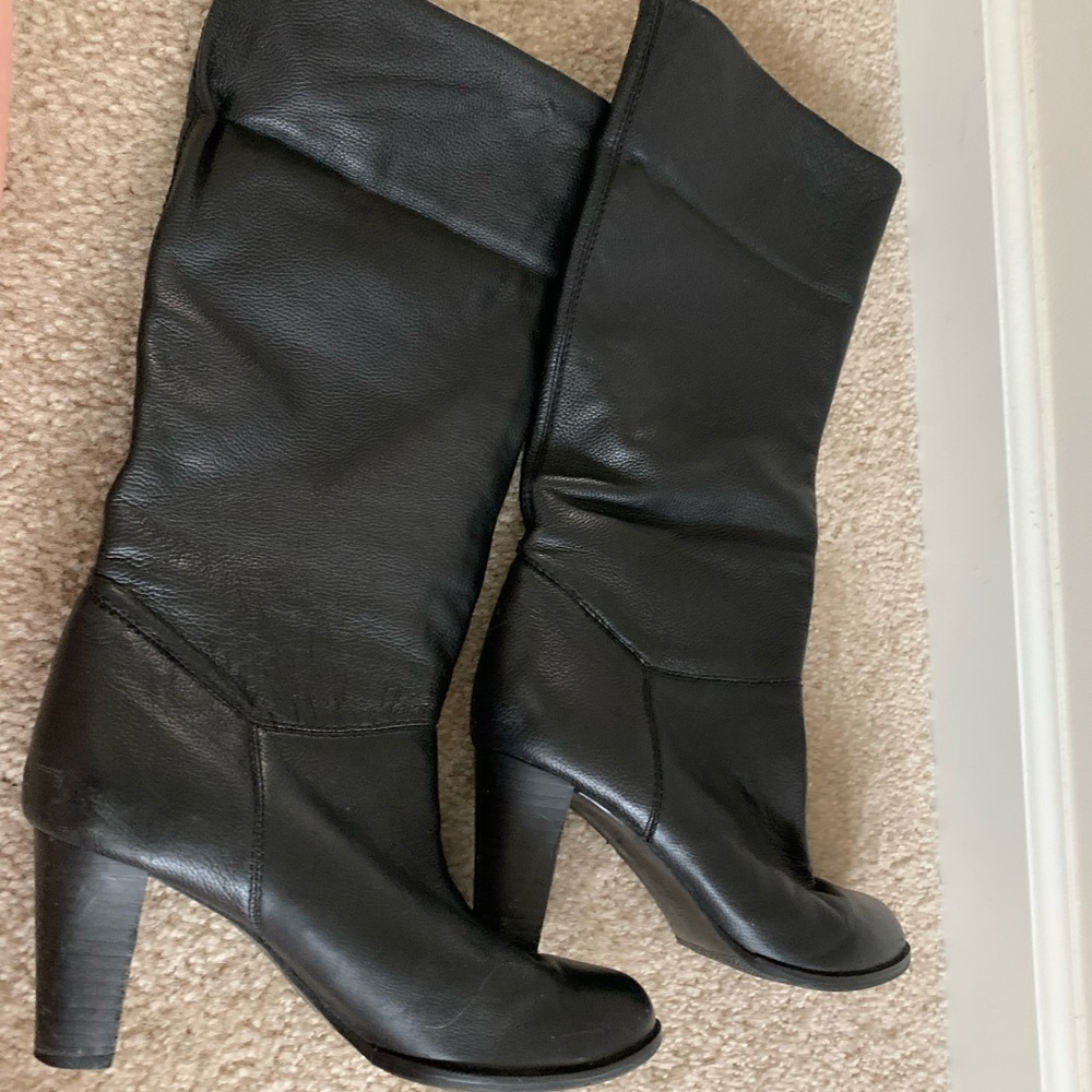 Black high heels boots